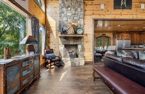 Broken Bow Cabin | Majestic Mountain Lodge in Hochatown/Broken Bow, OK