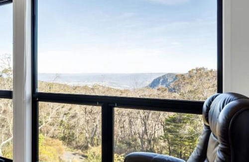 Katoomba House | Majestic Mountain View in Katoomba