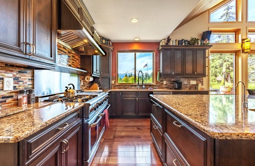 Parkdale House | Majestic Views, Hot Tub