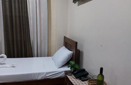 Malate Hotel | Makabata Guesthouse & Cafe