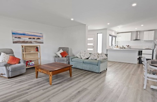 Paynesville House | Make lasting memories in this coastal haven