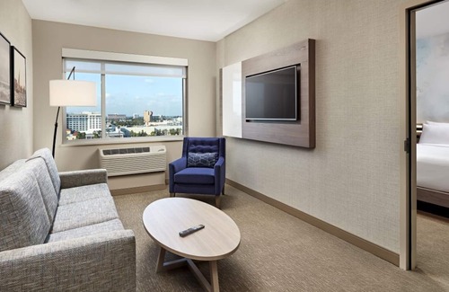 Anaheim Resort Resort | Make Magical Memories! 4 Modern Units, Outdoor Pool, Onsite Dining, Water Park!