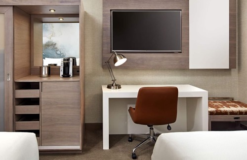 Anaheim Resort Resort | Make Magical Memories! 4 Modern Units, Outdoor Pool, Onsite Dining, Water Park!