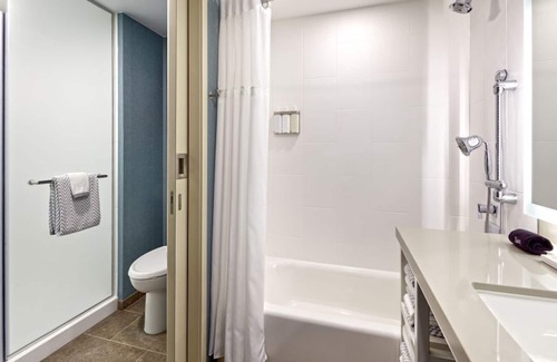 Anaheim Resort Resort | Make Magical Memories! 4 Modern Units, Outdoor Pool, Onsite Dining, Water Park!