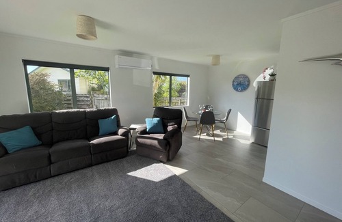 Whitianga House | Make Memories at Cook Drive. Space to play and park the boat. Centrally located.