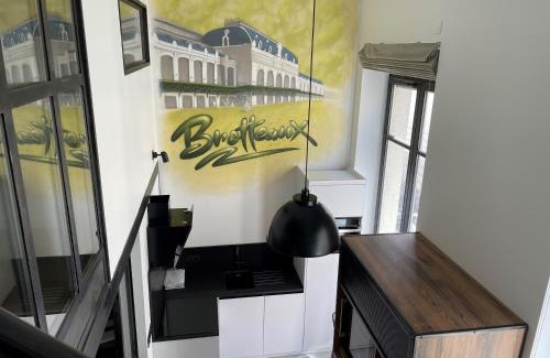 Puvis De Chavannes - Le Lycee Apartment | Make My Day 61, rue Sully