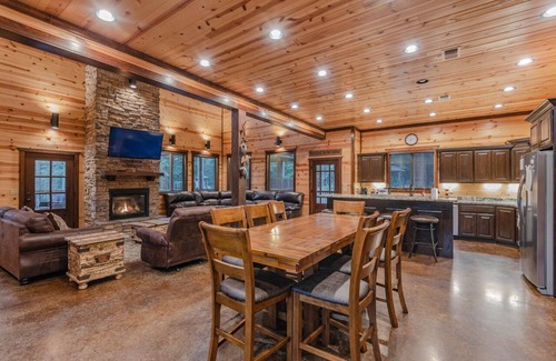 Hochatown Cabin | Make your family and friends getaway truly memorable…stay with us at Steel Cree