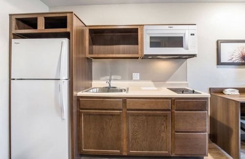 Moreno Valley Hotel | Make Your Trip More Enjoyable! 3 Relaxing Units, Pets Allowed, Kitchen!