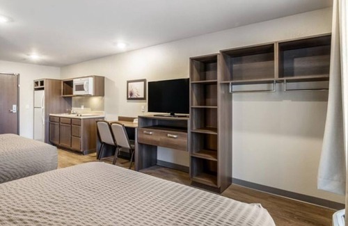 Moreno Valley Hotel | Make Your Trip More Enjoyable! 3 Relaxing Units, Pets Allowed, Kitchen!