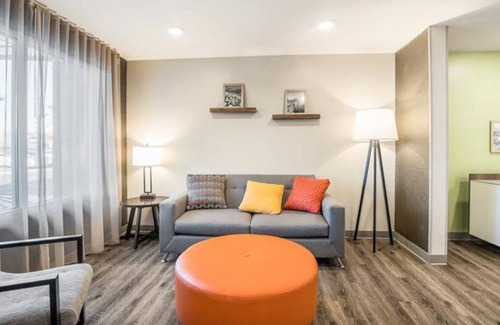 Moreno Valley Hotel | Make Your Trip More Enjoyable! 3 Relaxing Units, Pets Allowed, Kitchen!