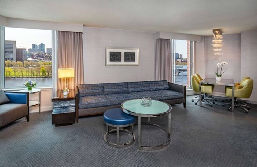 East Cambridge Resort | Make Your Trip More Enjoyable! w/Indoor Pool, Pets are Allowed Here!