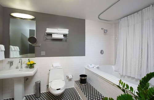 Downtown Columbus Resort | Make Your Trip More Enjoyable! Pets are Welcome, Near Franklin Park Conservatory