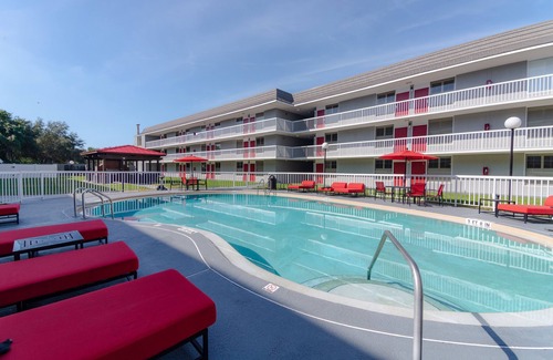 Ocala Apartment | Make Your Trip More Enjoyable! Pets Allowed, Onsite Pool, Free Breakfast