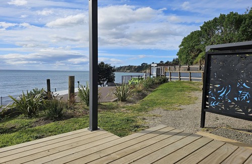 Maketu Cabin | Maketu Beachside Haven Spinnaker Cabin, Sea Views & Pet-Friendly