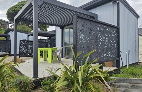 Maketu Cabin | Maketu Beachside Haven Spinnaker Cabin, Sea Views & Pet-Friendly