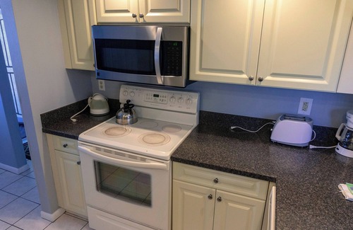 Trailer Estates Apartment | Making The Best Memories Along The Way! 3 Great Units, Basketball Court, Pool