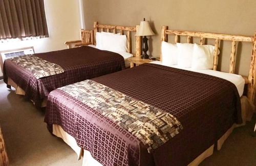 Ponderay House | Making The Best Memories Along The Way! 3 Convenient Units, Free Parking