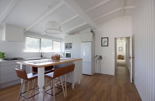 Oneroa House | MAKO COTTAGE. (FREE WIFI and full SKY) Convenient+