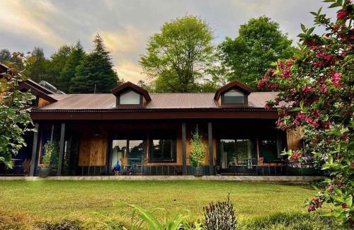 Kwa Sani House | Malachite Manor