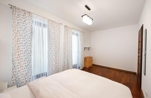 Targowek Apartment | Malborska Lovely Apartment by BookingHost