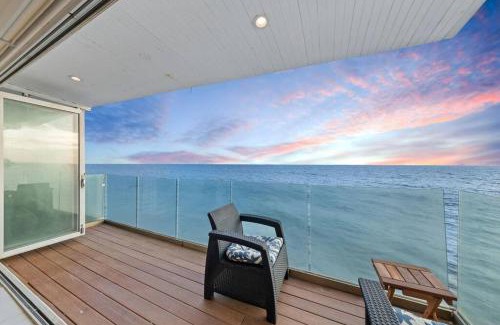 Eastern Malibu House | Malibu Beachfront Home with Rock Spa Ocean Views & Deck