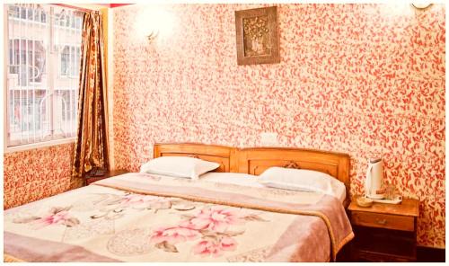 Charbagh Hotel | Mall Road Hotel Shambhu Darjeeling - Prime Location - Near Chauk Bazar - Best Hotel in Heart of Tiger Hill City