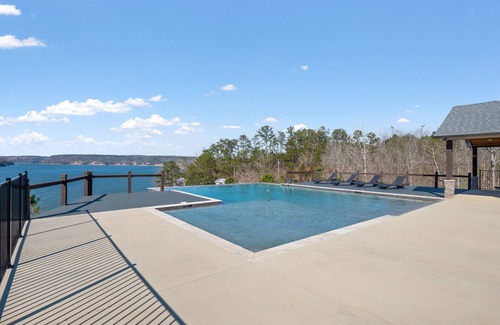 Cullman House | Mallard Pointe 100: 3 BR, 3 BA in Cullman, Sleeps 8
