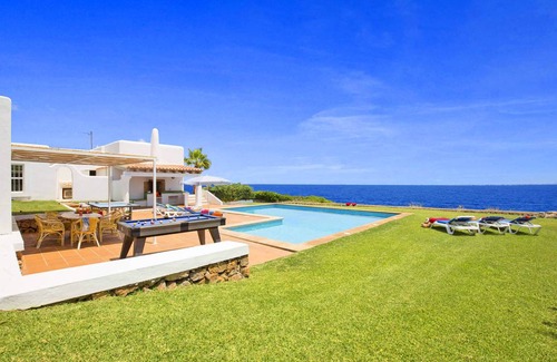 Cala Serena Villa | Mallorca Südostküste - Villa Cala Serena 4840 mit Meerblick, Pool und Internet. Wechseltag Samstag, Nebensaison flexibel auf Anfrage, Mindestmietzeit 1 Woche. - - Wenn wegen Corona / Covid 19 kein Aufenthalt im Ferienhaus möglich ist, kann vor Anreise gegen Zahlung von Euro 200,- umgebucht oder storniert werden!