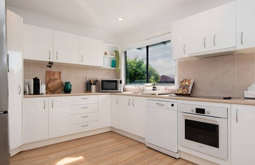 Maloneys Beach House | Maloneys Beach Views 3 Bed Home