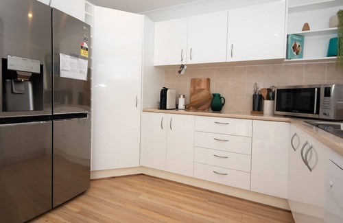 Maloneys Beach House | Maloneys Beach Views 3 Bed Home