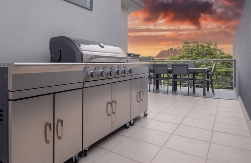 Maloneys Beach House | Maloneys Beach Views 3 Bed Home