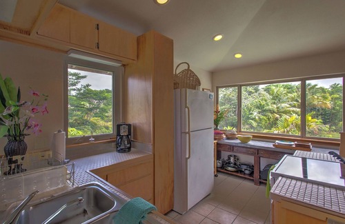 Keaau House | Maluhia Hale - Your one acre slice of paradise