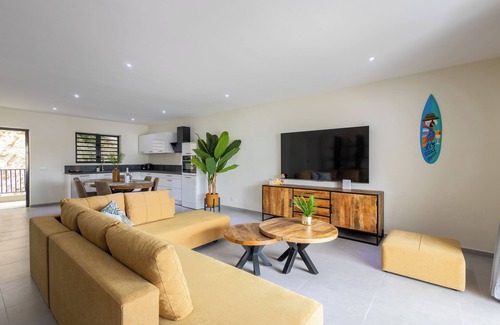 Marie Pampoen Apartment | Mambo One B, Mambo Beach
