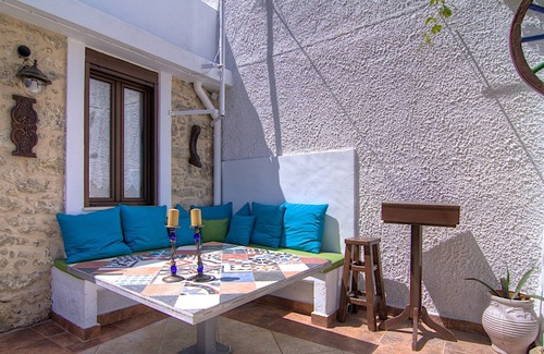 Chromonastiri House | Mamis Mansion! Jacuzzi terrace with great sea views, walking distance to taverna