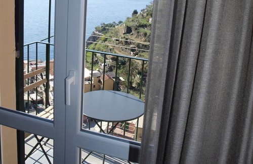 Manarola Apartment | Manarola Vista Mare Rooms and Apartment in Manarola - Cinque Terre
