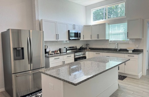 Palmetto House | Manatee River Manor Near Anna Maria- 4BR/3.5BA, man cave, pool table, fire pit