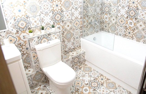 Old Trafford Apartment | Manchester 3 Bed apartment By Bevolve - Free parking