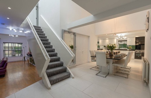 Trafford House | Manchester House Retreat