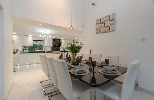 Trafford House | Manchester House Retreat