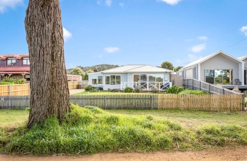 Cremorne House | Mandalay Beach House on Pipe Clay Lagoon