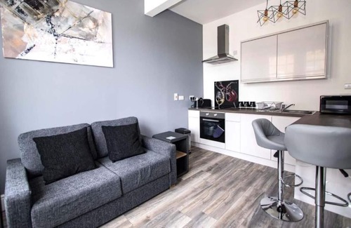 Kirkcaldy Apartment | Mandela House Apartments
