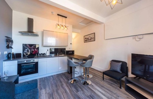 Kirkcaldy Apartment | Mandela House Apartments