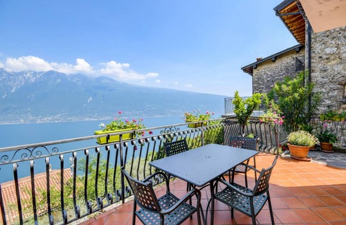 Tignale Apartment | Mandorla with stunning lake view