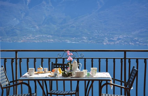 Tignale Apartment | Mandorla with stunning lake view