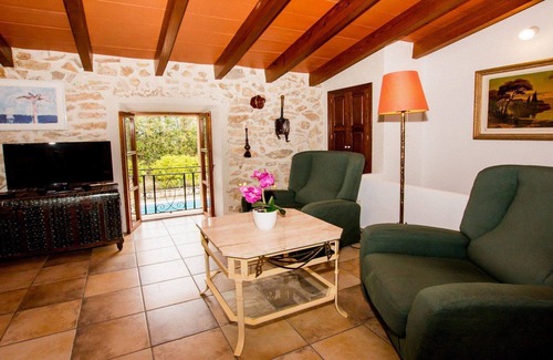 Son Macia House | Manenta - Typical Mallorcan, rustic country house with child-proof pool