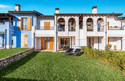 Solarolo Apartment | Manerba Resort C18 by Wonderful Italy