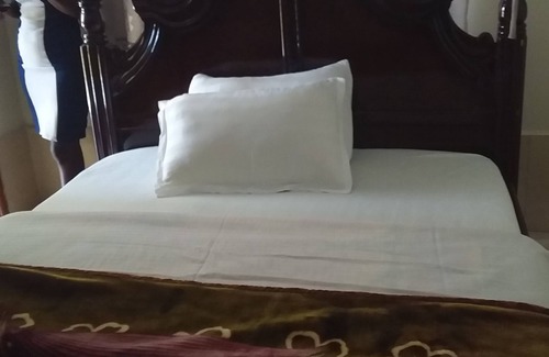 Kampala Bed & Breakfast | Mango Cottages & Recreation Center