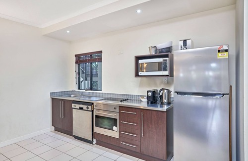 Palm Cove Apartment | Mango Resort Ground floor Apartment with direct pool access from patio