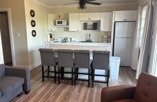 Governor's Harbour Cottage | Mango Tango with AC, Fireplace, WiFi