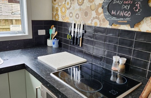 Mangakino Cottage | Mango Time Bach, Lake Maraetai